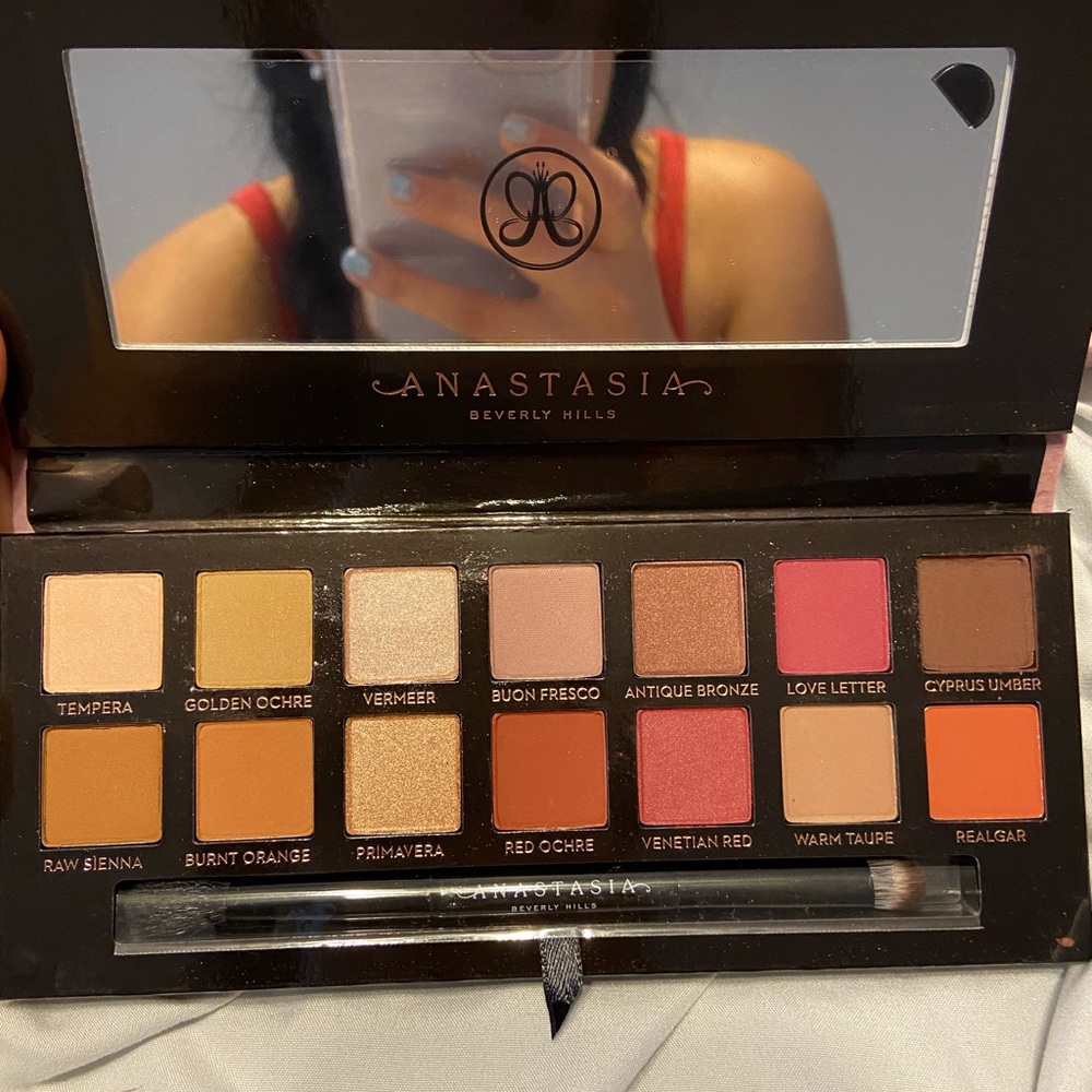*NEW* Anastasia pallet - Picture 5 of 5